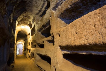 Tour para grupos pequeños de catacumbas romanas y templos subterráneos